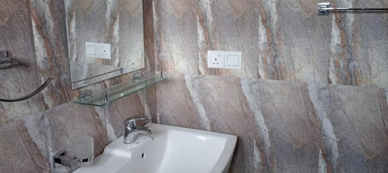 Thuvaraga Inn Nuwara Eliya Kültér fotó